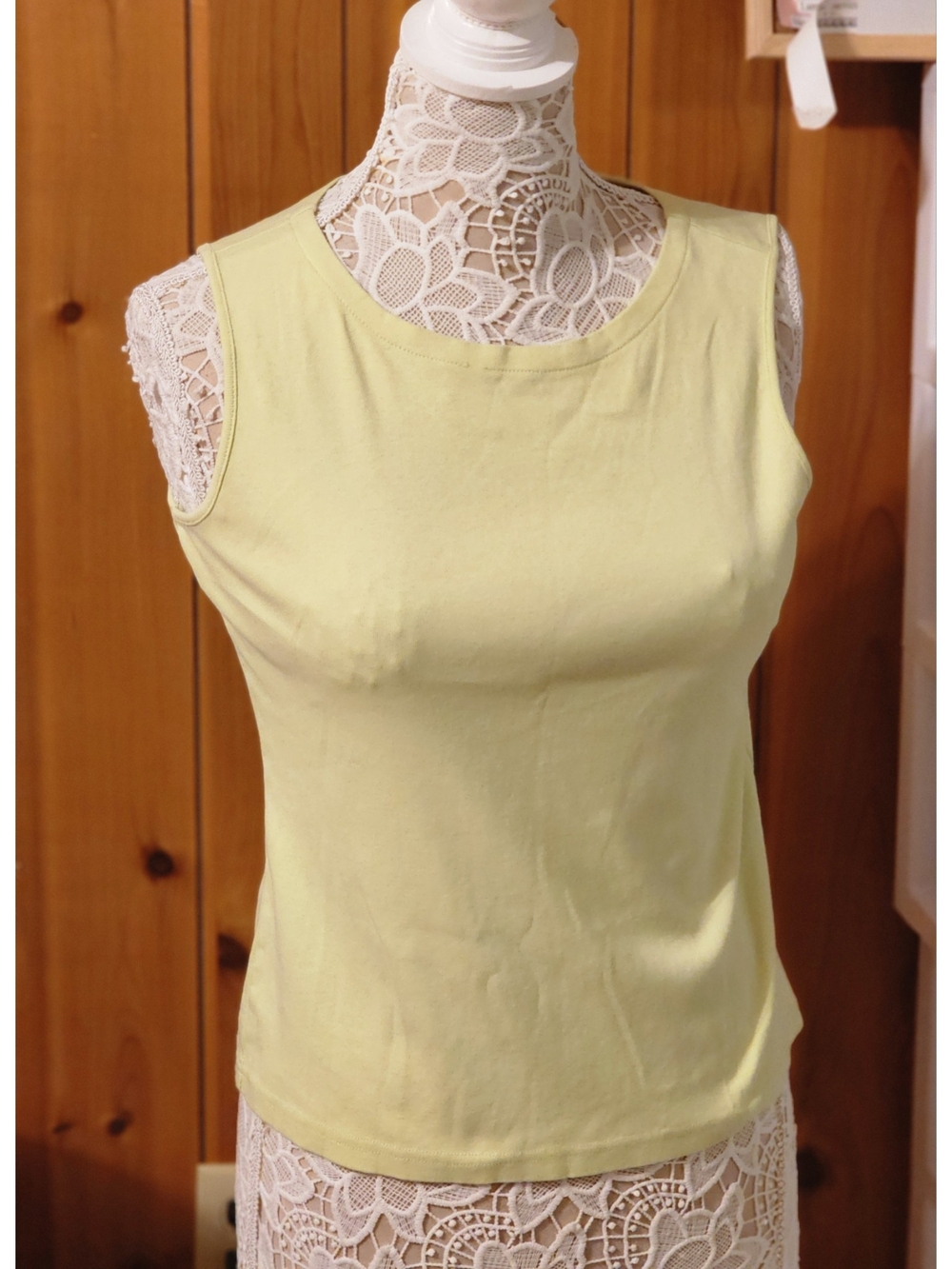 Women's Sleeveless Scoop Neck Tank Top